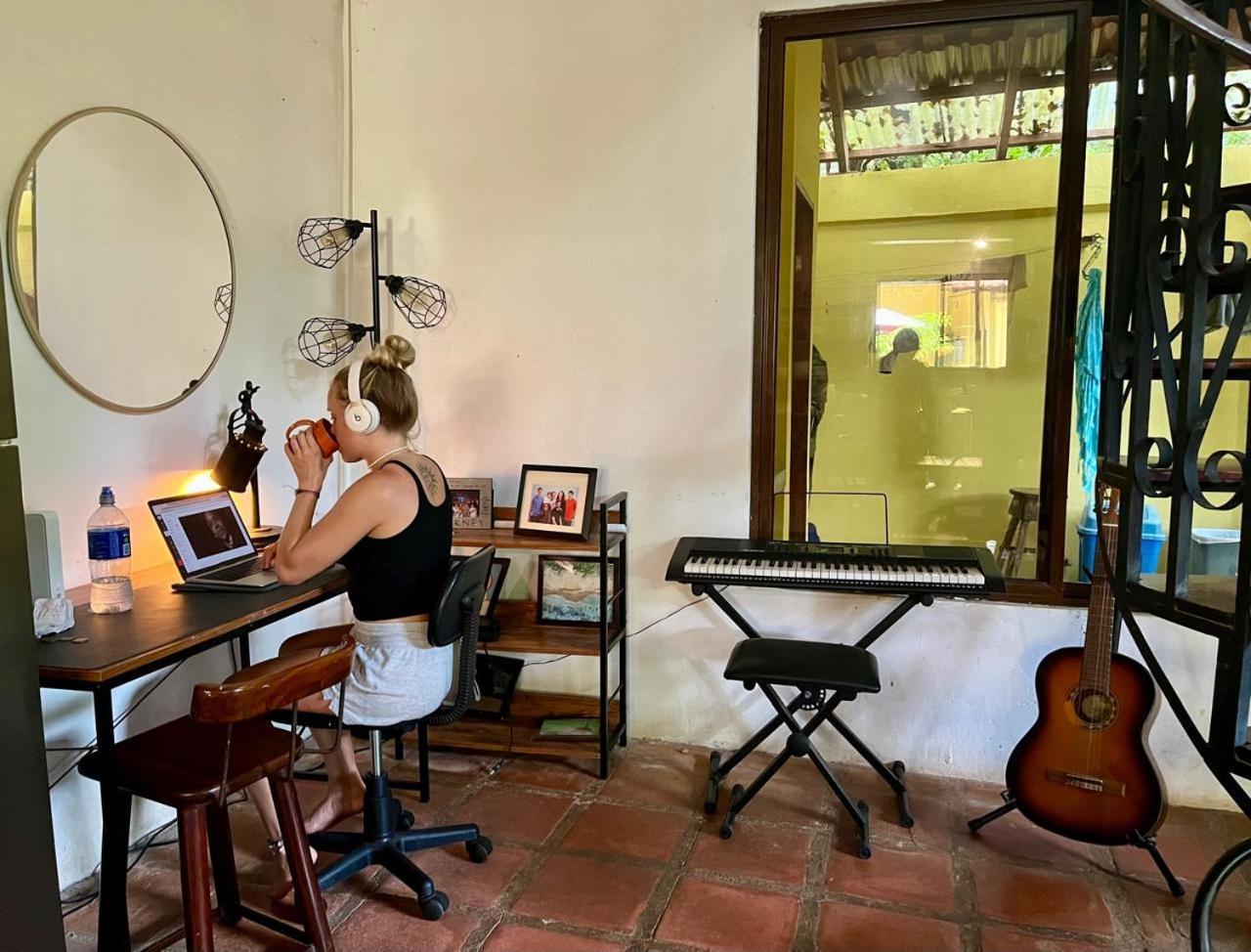 Tamarindo Backpackers Pansiyon Dış mekan fotoğraf