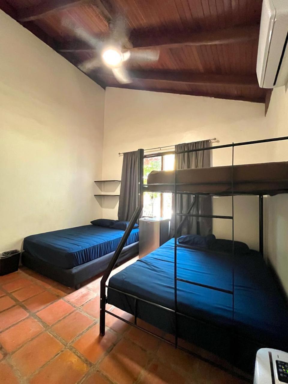 Tamarindo Backpackers Pansiyon Dış mekan fotoğraf