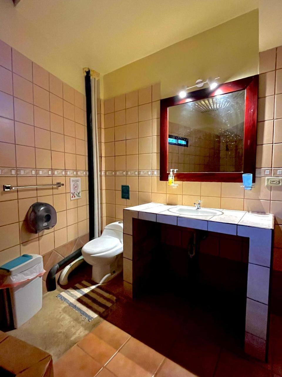 Tamarindo Backpackers Pansiyon Dış mekan fotoğraf